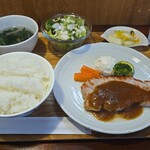 キッチン ブルー グローブ - 三元豚ロースソテー　シャリアピンソース