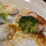 キッチン ブルー グローブ - ブロッコリーを添えて