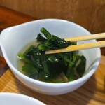 キッチン ブルー グローブ - 具沢山なほうれん草