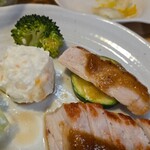 キッチン ブルー グローブ - ズッキーニとソテー