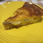 ベーカリー＆カフェ カスカード - じゃがいもとアスパラのキッシュ 292円