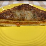 ベーカリー＆カフェ カスカード - 粗挽きミートとトマトクリームのホットサンド 303円