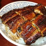 たてまつ - うなぎ丼アップ写真、肉厚です。