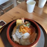 ゆりあげ港朝市 - 海鮮丼