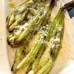 POSILLIPO cucina meridionale - 皮付きヤングコーンのロースト・チーズと胡椒で仕上げたカチョエペペ