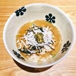 だし茶漬け+肉うどん えん - ご飯としらすと高菜漬けの残りの具材で作ったマイオリジナルだし茶漬け