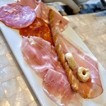 POSILLIPO cucina meridionale - サルメリアミスト・モルタデッラ、サラミピカンテ、スペック、CHEFセレクションプロシュート、ローズマリーポテトのグリッシーニ、タラニーニ、フィノキエット