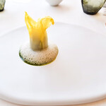 エスキス - チコリー の前菜黒トリュフが中にあります