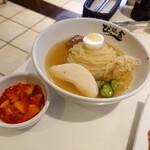 ぴょんぴょん舎 盛岡駅前店 - お待ちかねの冷麺、辛味別盛