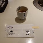 ぴょんぴょん舎 - テーブルセットとお茶