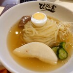 ぴょんぴょん舎 - 冷麺アップ、梨と牛肉チャーシューに注目