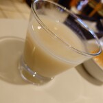 ぴょんぴょん舎 盛岡駅前店 - ぴょんぴょん舎自家製生マッコリ「セン」330円