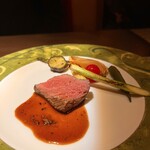 和フレンチバル村塾 屋根裏 別邸 - 大麦牛うわみすじのロースト  トリュフソース
      