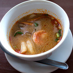 ドゥワンチャン - ランチの「トムヤムスープ」。