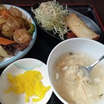 台湾料理 福祥居 - 揚げ物、スープ、お漬物