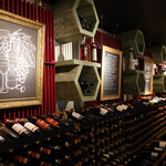 RIGOLETTO BAR AND GRILL - セラー奥のドアへと進みます