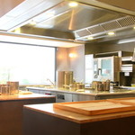 Point - 清潔感のあるオープンキッチン