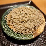 鴨と醸し 鼓道 - 細打ちですが固めでしっかりとした味と食感のお蕎麦！美味しいです✨