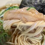 らーめん芝浜 - ラーメンの豚バラチャーシュー、ホロホロで柔らかい