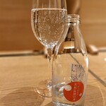 鴨と醸し 鼓道 - 奥会津金山の天然炭酸水！軟水でまろやかな味は繊細な料理にぴったりです！美味しい✨
