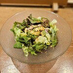 鴨と醸し 鼓道 - 鴨ささみとアボカドのゴロゴロサラダ！まるで上質なマグロのような鴨ささみ！ゴママヨドレッシングが旨い！