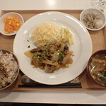 トーコーキッチン - 牛やきにく 副菜二品、豚汁 ご飯