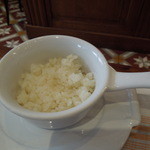 ルグドゥノム ブション リヨネ - クネルについてくるバターライス