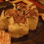 鮮魚刺し盛り；バーナーで良い具合に焦げ目がついて・・・