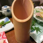 washokuizakayashummon - 日本酒は竹筒に入れられて出てきます、