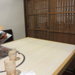 Sushi Soba Tai Kamameshi Fujiya - 格子戸の個室テーブル席
