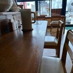 キッチン ポアレ - お店はご夫婦２人で営業されてるまさに街の洋食屋って感じのお店。
 
私は１人だったんでカウンターを使わせていただいてのランチです。