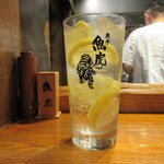 魚虎 - 生レモンチューハイの替玉チューハイ 注ぎ足し 450円