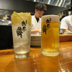 魚虎 - 生レモンチューハイ 750円、生ビール アサヒSPドライ(中) 660円