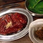 神戸牛焼肉と冷やしピーマン 金肉屋 渋谷道玄坂本店 - 