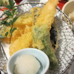 Sushi Soba Tai Kamameshi Fujiya - 海老天盛り