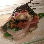 ワインバー＆レストラン ブルディガラ - 前菜 ノルウェー産厚切りサーモンの自家製燻製マリネ フランボワーズの香り