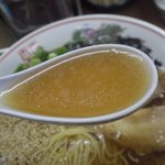 ラーメン浅野2号 - 冷やしのスープはこのラーメン独自のモノ。酸味が利いてさっぱり。