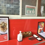 やきとりたけちゃん - キッチンカーの外部カウンター