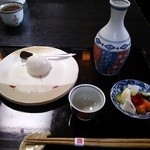 純手打ち十割そば 蕎澤 - 日本酒と一緒に持って来てくれた一式。