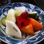 純手打ち十割そば 蕎澤 - お通し　野菜のピクルス。