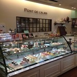 PATISSERIE PONT DE LALMA - ケーキ約２０種類、マカロン５種類、その他ホールのケーキ、ジュレなどを揃えています。