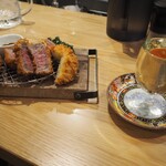 サル食堂 - 名物ビーフカツ ＆ ブドー酒（白）