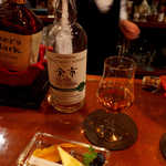 Bar ねもと - フルーツを出していただいて。長時間飲ませて頂いたので、二度目のお通し？