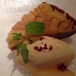 ワインバー＆レストラン ブルディガラ - 白桃とフランボワーズのタルト レモンアイス添え