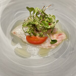 Kumazawa - 松皮カレイ、熟成された旨み レモンと塩のみで味付け ハーブ　