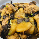 彩 中國料理 - チキンときのこ醤油煮込み