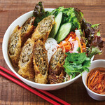 揚げ春巻きの汁なし麺