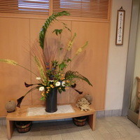 おたる政寿司 本店 - 玄関の活花
