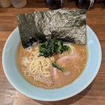 横浜家系 せいせき家 - ラーメン中盛。コメオオメ❢❢　￥820