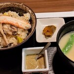 びりけんや - ■本楚蟹と牡蠣と木の子の土鍋御飯②